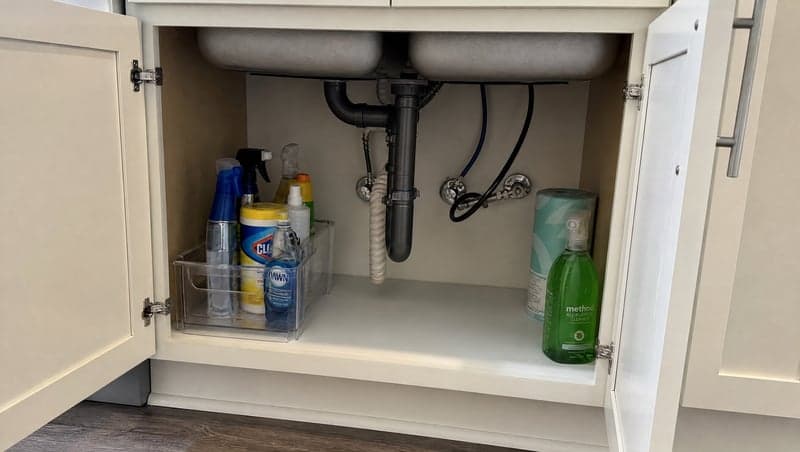 Reference photo before AI prank — Overflowing sink